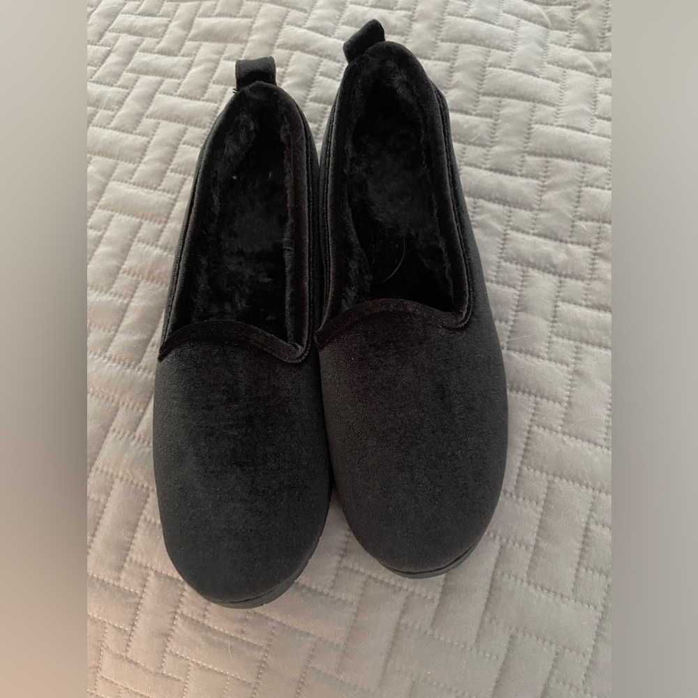 Dearfoams Black Rachel Shiny Velour closed back slippers-size Large (9/10) Nice!
